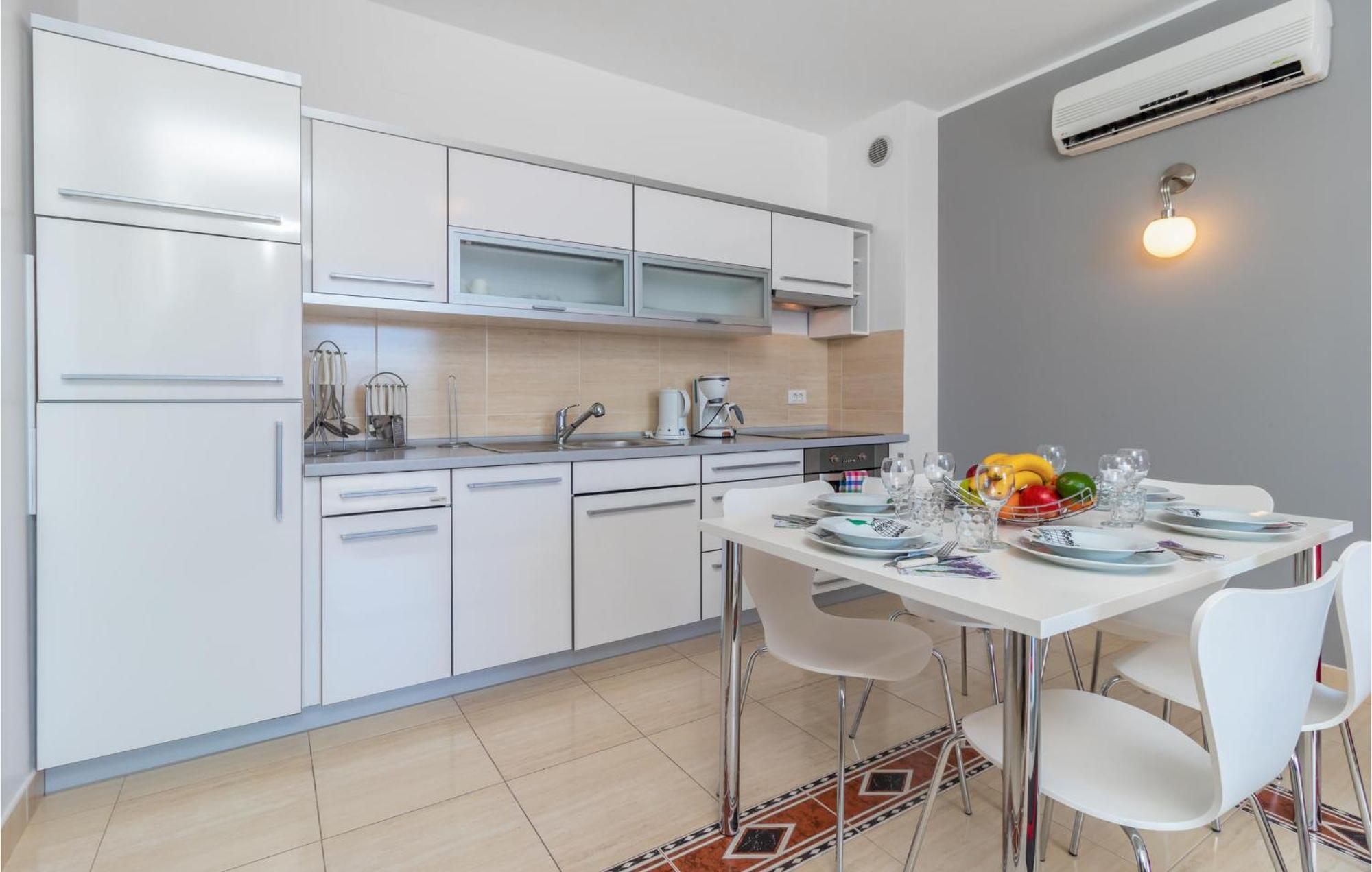 Lovely Apartment In Selce With House Sea View Exterior photo